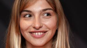 Astrid Nelsia vend des photos sexy sur une plateforme payante !