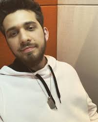 His parents are jussara and marcos mioto. Gustavo Mioto Conta Historias Inusitadas Com Publico Ja Dei Meu Quarto Para Fa Dormir So Toca Top Gshow