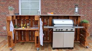 Bar Aus Paletten Selber Bauen Palettenbar Palettenmobel Anleitungen Shop Angebote Bar Aus Europaletten Theke Aus Paletten Tresen Mobel Aus Holzpaletten O In 2020 Pallet Furniture Outdoor Pallet Bar Outdoor Furniture Plans