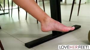 Watch Big in the Niche - Babe, Feet, Toes Porn - SpankBang