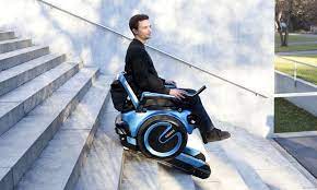Un Fauteuil Roulant Qui Peut Monter Les Escaliers Detours