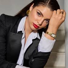 watchline_importanne Bulova ❣️ New ❣️ 🌟 "Nježan sjaj luksuza. Bulova sat  koji naglašava tvoju ljepotu." 💳Cijena sata sa popustom 494,40KM.  📄Garancija na mehanizam 2 godine. 🚚Dostava besplatna za sve gradove BiH.  Široku