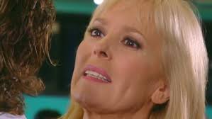 Aguirre y Paz se besan.