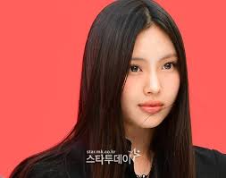 While the group New Jin's has suspended its independent activities, member  Hye-in sent a handwritten..