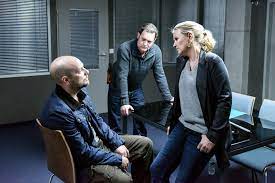 Derek] tá ligado, tá ligado, tá ligado aí, paulo bayer, você é monstro tá ligado, tá ligado, tá ligado vai dropar não? Die Chefin S11e09 Abgehangt Fernsehserien De