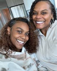 Brandi Dillard's Instagram, Twitter & Facebook