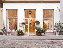 Vienna Big Windows Trees And A Seat Outside Ev Icin Fikirler Evler