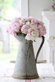 Here's easy & simple diy sunday project mason jar vase décor what you need :1 empty mason jar or bottle2 glass gems 3 pretty faux flowers4 lace, ribbon or. 35 Amazingly Pretty Shabby Chic Bedroom Design And Decor Ideas Shabby Chic Schlafzimmer Schone Blumen Schabby Schick