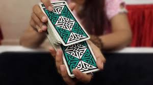 Ada banyak cara untuk membaca tarot, tetapi semuanya membutuhkan latihan. Cara Membaca Kartu Tarot Dilengkapi Gambar Tarot Card Seller