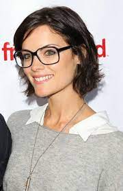 1001 Idees Pour Des Coupes Courtes Les Coiffures Pour Une Allure Classe Coupe De Cheveux Courte Coupes De Cheveux Avec Lunettes Coupe De Cheveux