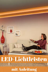 Stimmungsvoll Beleuchten Led Leisten Die Unter Der Decke Montierten Zierleisten So Schon Ka Led Beleuchtung Wohnzimmer Led Beleuchtung Beleuchtung Wohnzimmer