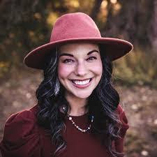 Raylene Roberts's Instagram, Twitter & Facebook