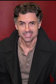 Behind White Walls (Short 2010)