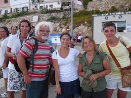 Foto Di Gruppo A Levanzo Con Syusy E Patrizio Guarda Un Po Chi Si Vede Di Miky23 Slowtour Su Rete4 Da Domenica 2 Gi Foto Di Gruppo Foto Guardare