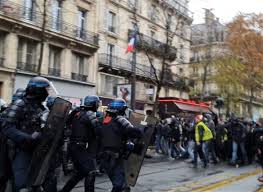 Exigeons la libération de tous les detenus d'opinion nous, militants pour les libertés, considérons les atteintes à nos. Videos Marche Des Libertes A Paris La Police Choisit L Attaque Pour Etouffer Le Black Bloc Actu Paris