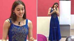 Sangiovanni di amici è entrato nella scuola con all'attivo due singoli: Klt Zzkaq8xkcm