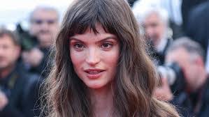 Reyna Cervantes's Instagram, Twitter & Facebook