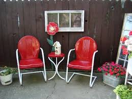 Fun Retro Lawn Chairs In The Garden Flea Market Gardening In 2020 Metal Lawn Chairs Lawn Chairs Backyard Chairs