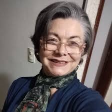 Olá Família! Halu e Dienny passando em sua linha do tempo para desejar um  feliz domingo a todos!! Já viram a agenda de hoje?! Neste domingo, às  18h00, manteremos a Chama da