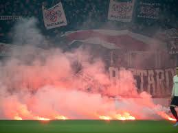 Das sollte ihnen das vielbeschworene sichere stadionerlebnis wert sein. Bundesliga Eintracht Frankfurt Wegen Pyro Zu 75 000 Euro Strafe Verurteilt