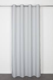 Il possède un tissu 100% polyester et des oeillets carrés en inox s'intégrant facilement à votre tringle à rideau. Rideau Gris Clair Lys 140 X 240 Cm Inventiv