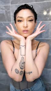 A little model glow glam look….