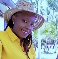 Happy 38th birthday to Gunn Kansara 🎉🎊♥ She plays the role of " Ayeesha "  ( Kabir's mother) in Zara's Nikah. Here's wishing her the very best of today