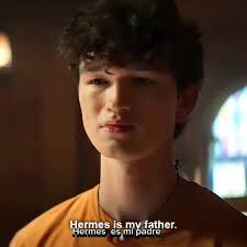 La incómoda situación de Luke, Percy y Selena