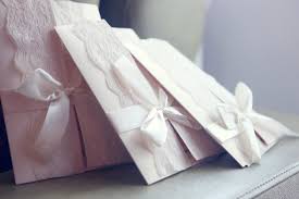 Gestaltung eurer einladungskarte die hochzeit tragt ein für den., um.uhr, danach gehts dann weiter mit uns auf tour, wir wollen tanzen und. Hochzeitseinladungen Selber Basteln Die Schonsten Diy Ideen
