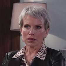 MISSING! She has dementia. Plz help......contact 708-856-1429.