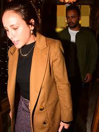 3,5 yıllık iişkilerini geçtiğimiz eylül ayına bitiren burçin terzioğlu ve i̇lker kaleli'den haber var. Burcin Terzioglu Sevgilisi Umut Duygu Ile Bas Basa Yemekte Magazin Haberleri Fiskos Haberleri