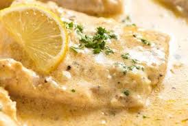 Ce Poisson Au Four Avec Sauce A La Creme Au Citron Est A Tomber Par Terre En 2020 Recette Poisson Au Four Poisson Au Four Recette Poisson Facile