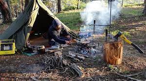 おはようございます 野宿オヤジの朝はムダに早いんです 太陽と共に狼煙を上げて朝が始まるっす さて メシ食って撤収して家に帰って なにしようかしら d キャンプ camp ソロキャンプ 野営 焚き火 焚き火のススメ 焚き火料理 ムーリッカ