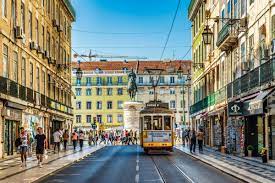 Download de reisapp van buitenlandse zaken en douane.maak portugal favoriet, dan ontvangt u een pushbericht als het reisadvies verandert. Local S Guide To Lisbon Lonely Planet