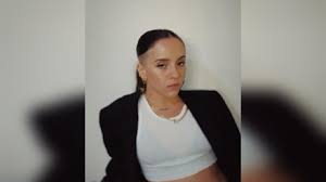 Las melenas midi se imponen y los pixies y el pelo corto entra con fuerza para tranquila, también hay sitio para el pelo largo y las melenas xxl. Evaluna Montaner Se Defiende Por Cambio De Look Si Me Rapo Que Video Camilo