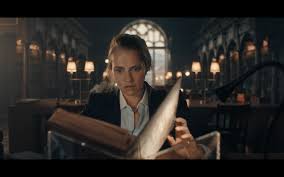 A discovery of witches is a british fantasy television series based on the all souls trilogy by deborah harkness, named after the first book in the trilogy. A Discovery Of Witches Season 1 Episode 1 Recap In Which Diana Summons A Book And Meets A Vampire Metawitches