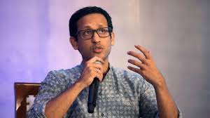 Nyatanya nadiem makarim terapkan sejumlah kunci sukses hingga berani melepaskan anaknya, gojek yang penasaran dengan kunci sukses nadiem makarim? Go Jek Ceo Nadiem Makarim The Lie We Tell Ourselves About Leadership