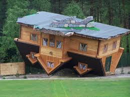 Gambar rumah kayu minimalis lainnya, rumah kayu minimalis ini didesain dengan cukup sederhana. 5 Bentuk Rumah Minimalis Paling Unik Yang Pernah Dibangun