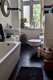 Schones Badezimmer Mit Kontrastreichem Boden Schone Badezimmer Badezimmer Weisses Badezimmer