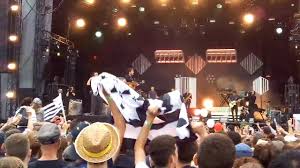 Demain de bon matin is a popular song by boulevard des airs | create your own tiktok videos with the demain de bon matin song and explore 23 videos made by new and popular creators. Boulevard Des Airs Demain De Bon Matin Live Fete Du Bruit Dans Landerneau 2017 Youtube