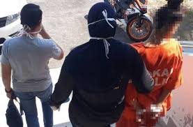 Tertuduh, md nurul azman email protected, 44, mengaku bersalah di mahkamah sesyen, alor setar, semalam. Hina Polis Ketika Ops Covid 19 Wanita Muat Naik Status Jelik Didenda Rm10 Ribu 3 Bulan Penjara
