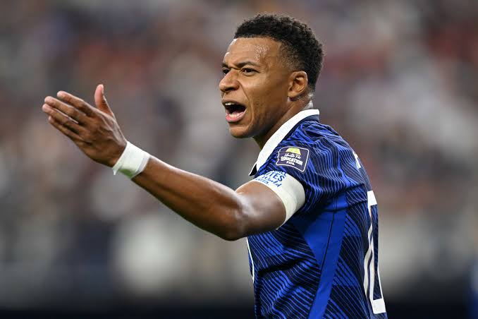Enojo y frustración! Los gestos de Kylian Mbappé en la eliminación de  Francia del Mundial