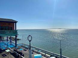 These Seven Texas Seafood Restaurants Are Located Right On The Coast Serving Up Fresh Catches With A Side Of In 2021 Seafood Restaurant South Padre Island Texas Coast