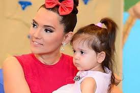 demet akalin hamilelik iddialarini yanitladi unluler hamilelik sarkicilar