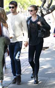 Emily irene vancamp is a canadian actress. Emily Vancamp And Josh Bowman On A Lunch Date Pictures Popsugar Celebrity