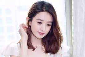 Gaya rambut ini terlihat lebih bergelombang dengan tanpa poni serta ada sedikit belahan rambut model rambut sebahu untuk wajah bulat. 45 Trend Model Rambut Pendek Sebahu Wanita 2020 Recommended