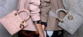 Model tas wanita sangat beragam, mulai dari tas selempang, tas tangan, tas ransel. Update Daftar Harga Tas Dior Original Terkini All Model Daftar Harga Tarif