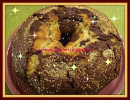 E' un ciambellone perfetto per l'inzuppo a colazione o per una sana merenda in cui l'effetto bicolore attira. Ciambellone Bicolore Con Granella Di Nocciole Soffice Nuvola Foodbloggermania It