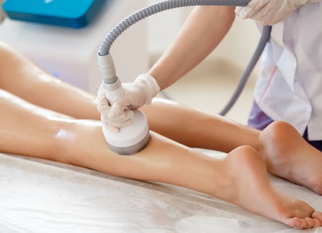 Dermatologist examining scalp condition at Profrea