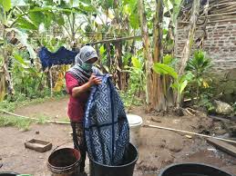 Tujuanya adalah agar mempertahankan warna dalam proses pewarnaan tahap pertama. Proses Pembuatan Batik Dari Batik Losari Yayasan Losari